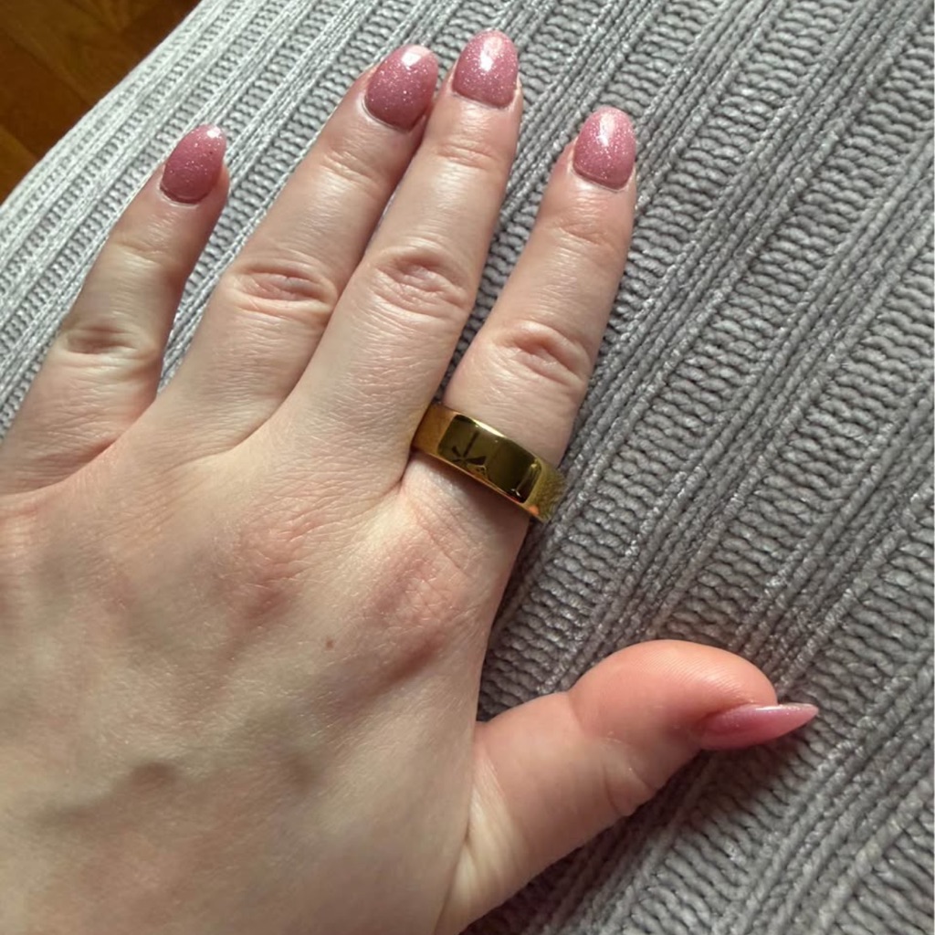 Oura Polished Gold Band Ring Oura Polished Gold Band Ring